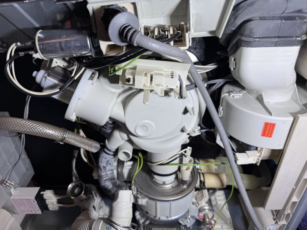 Dishwasher Leaking in Houston: Causes, Quick Fixes, and When to Call an Expert